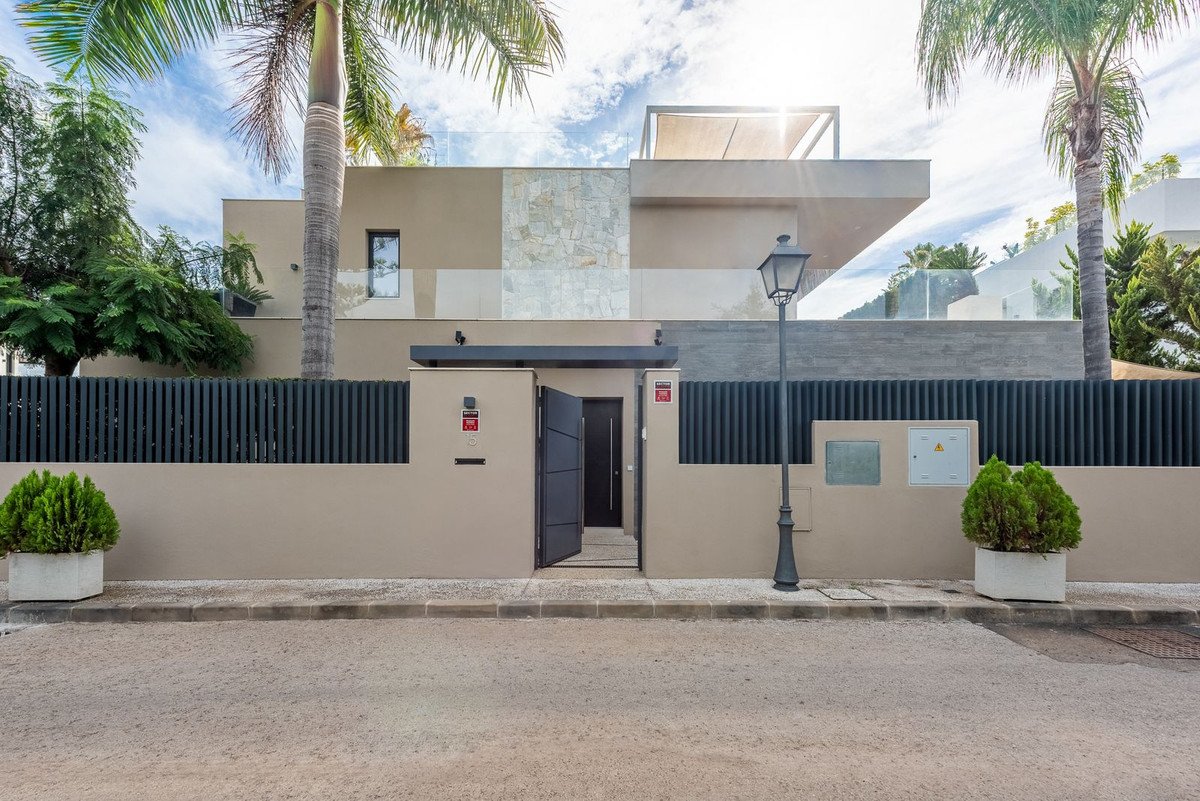 5 Bed Detached Villa in The Golden Mile