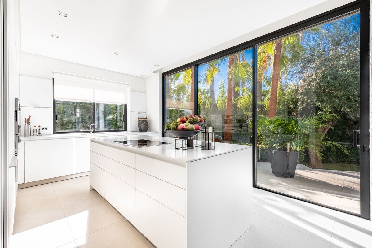 5 Bed Detached Villa in The Golden Mile