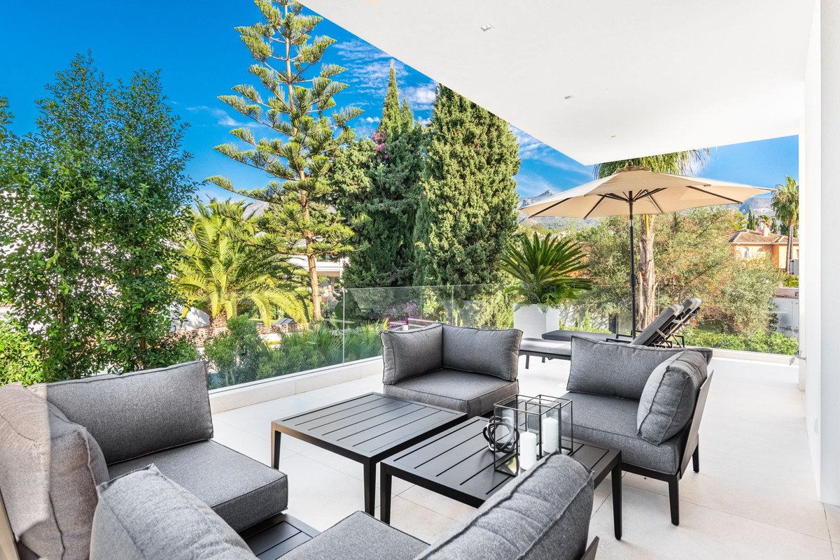 5 Bed Detached Villa in The Golden Mile