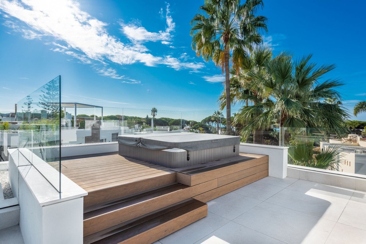 5 Bed Detached Villa in The Golden Mile