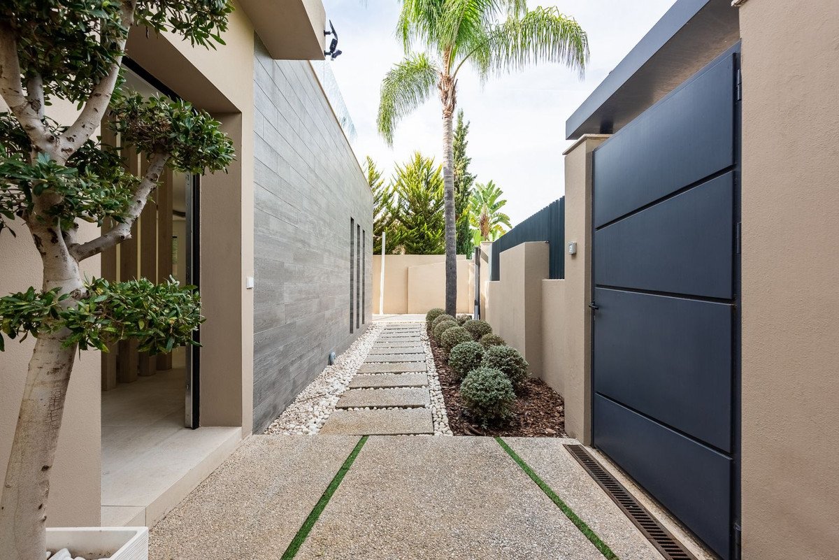 5 Bed Detached Villa in The Golden Mile