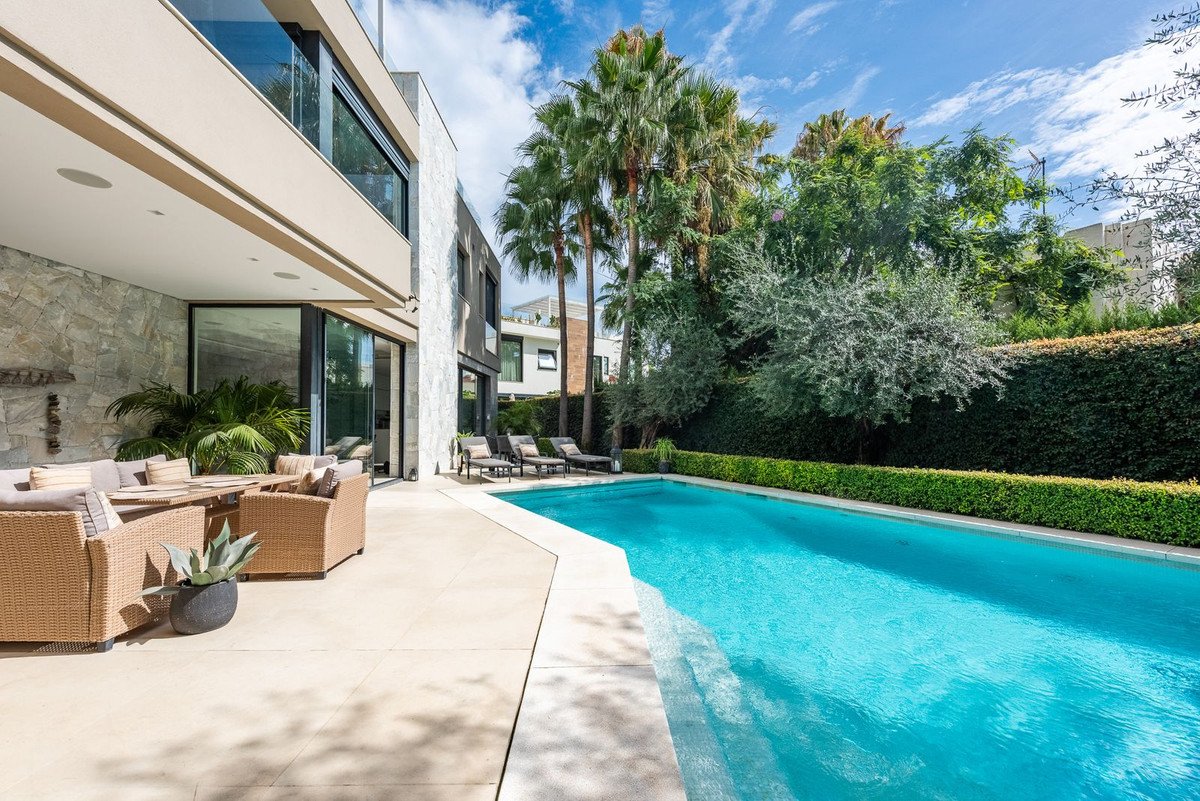 5 Bed Detached Villa in The Golden Mile