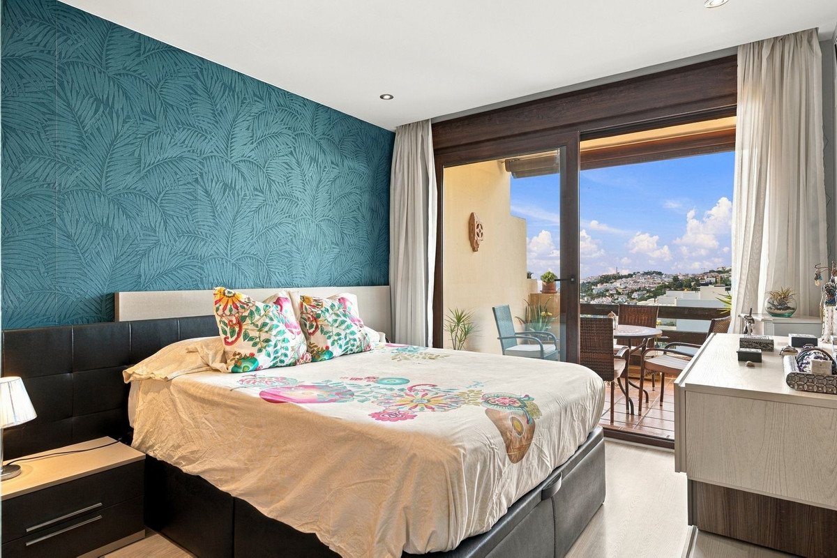 2 Bed Middle Floor Apartment in Benalmadena