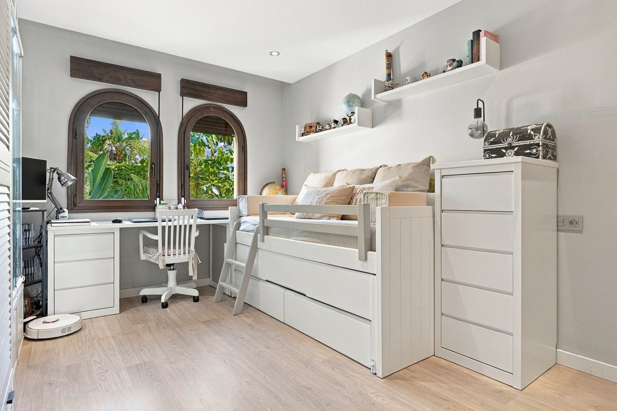 2 Bed Middle Floor Apartment in Benalmadena