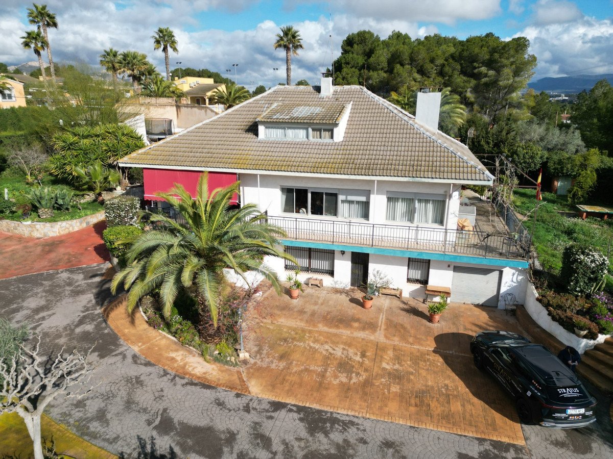 6 Bed Detached Villa in Elda