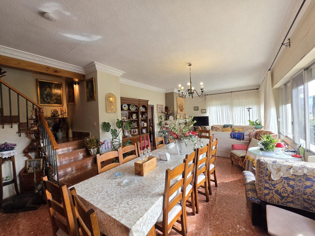 6 Bed Detached Villa in Elda
