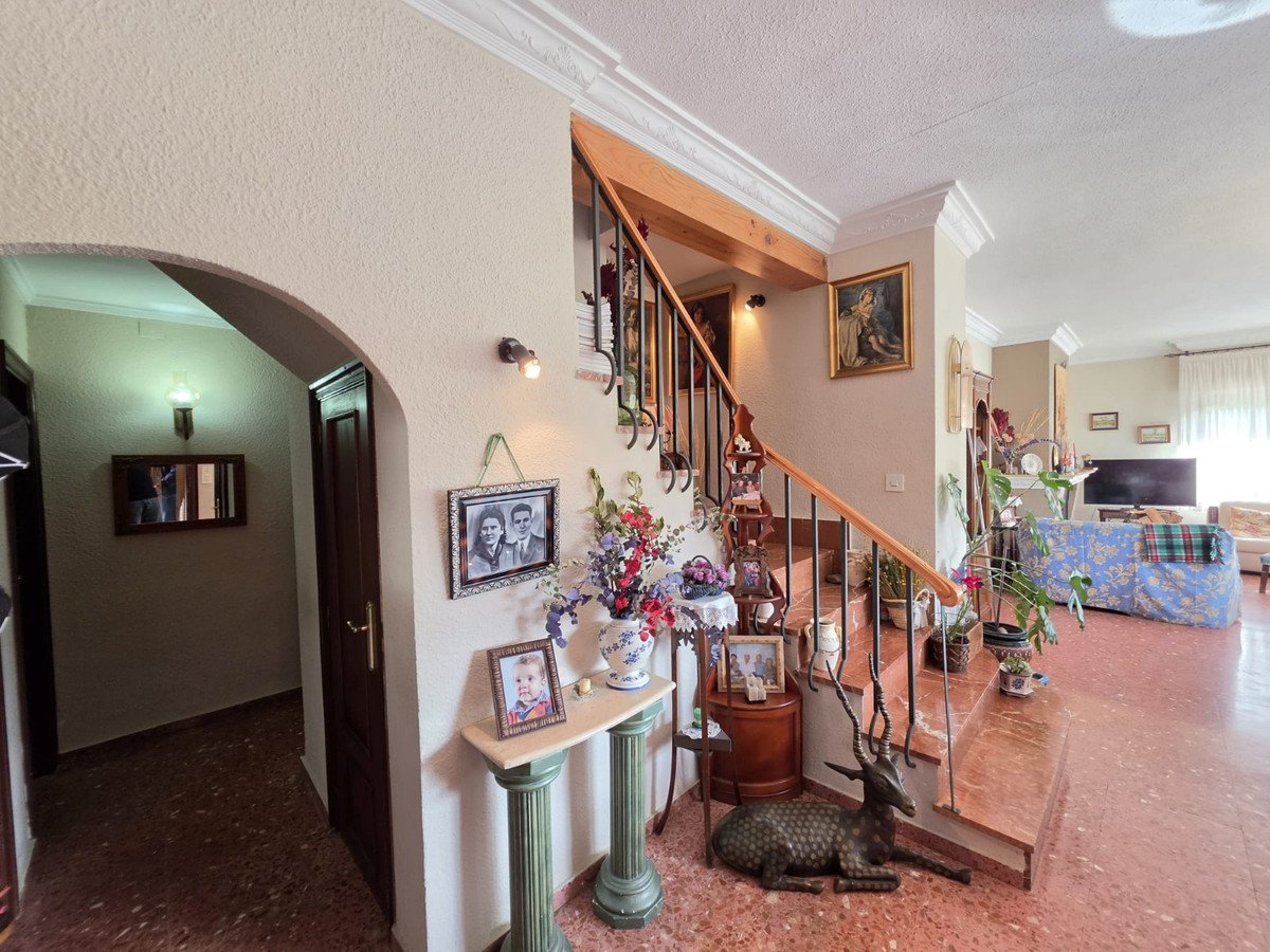 6 Bed Detached Villa in Elda