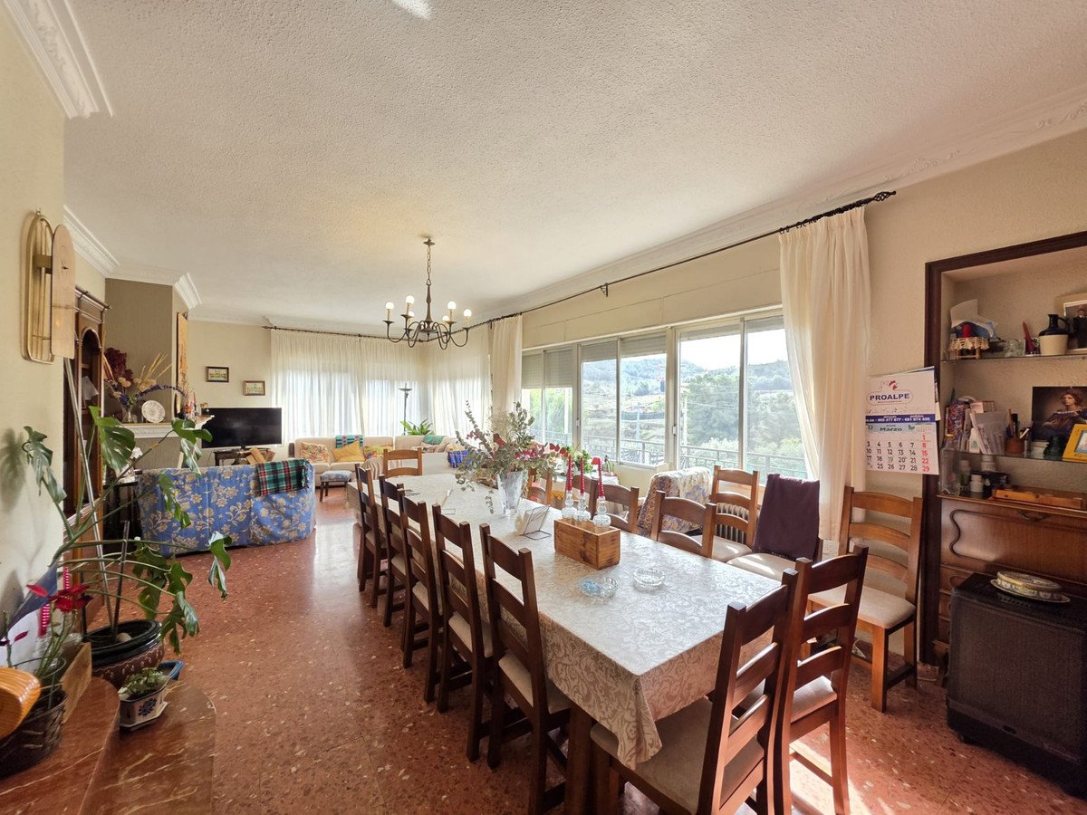 6 Bed Detached Villa in Elda
