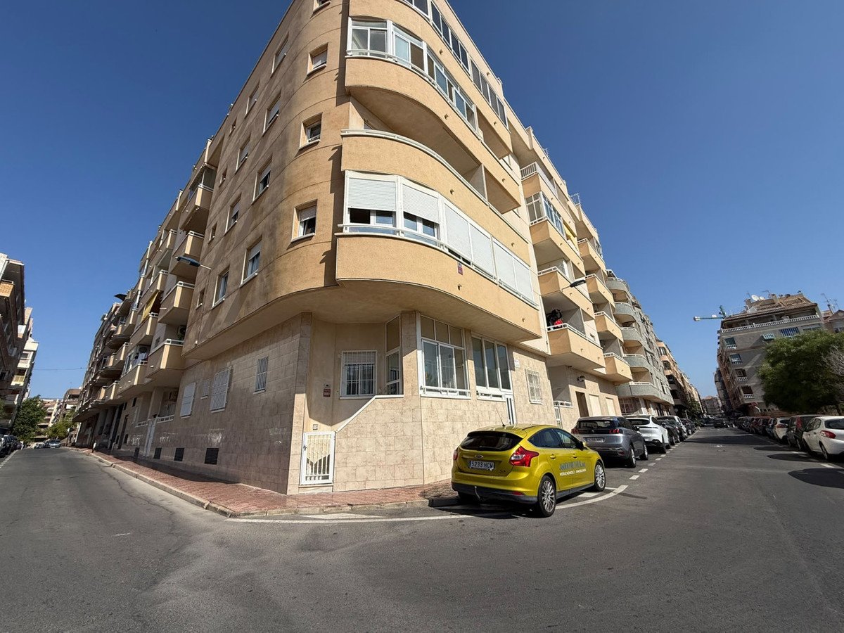 2 Bed Ground Floor Apartment in Playa de los Locos