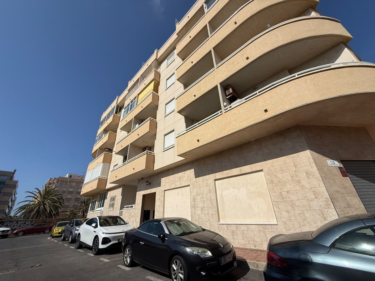 2 Bed Ground Floor Apartment in Playa de los Locos