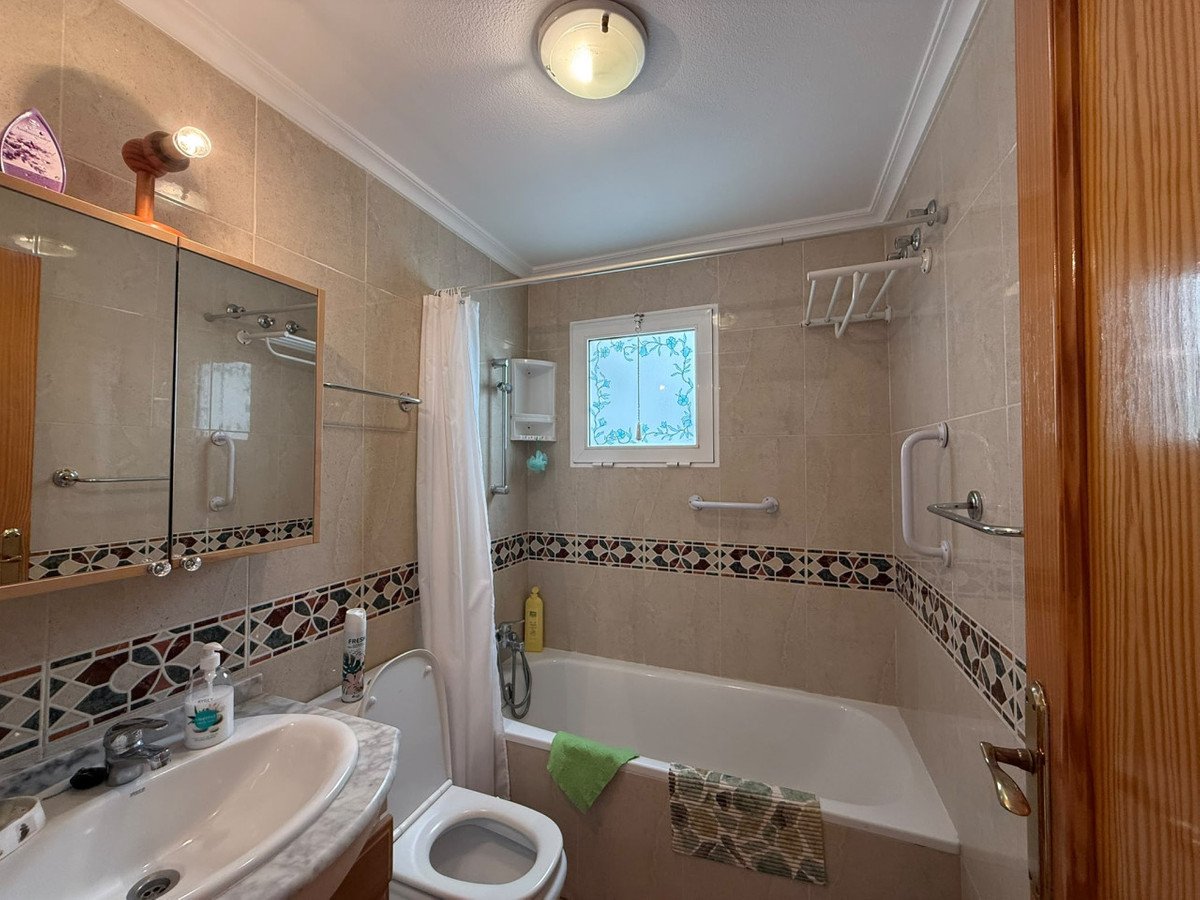 2 Bed Ground Floor Apartment in Playa de los Locos
