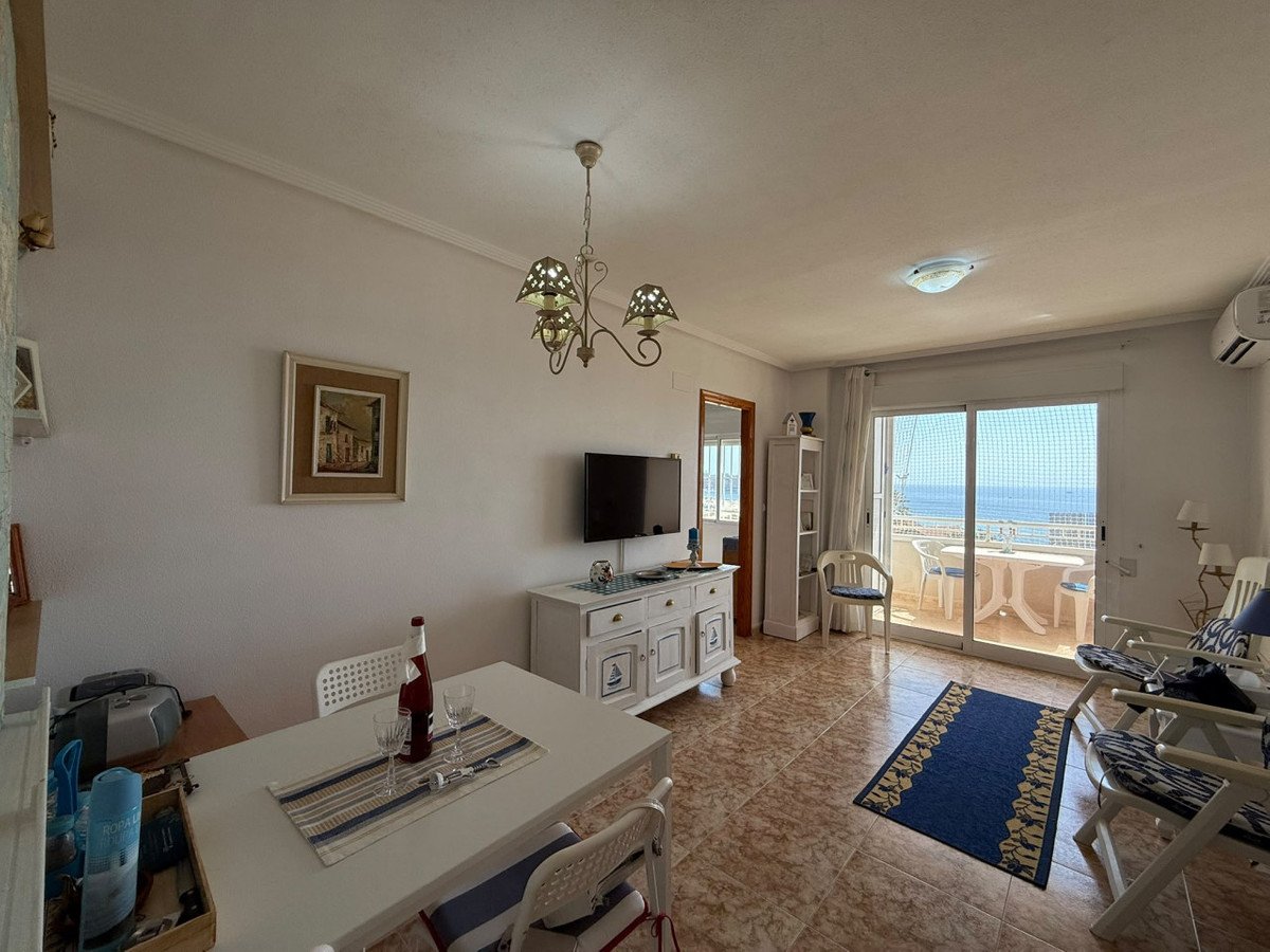 2 Bed Ground Floor Apartment in Playa de los Locos
