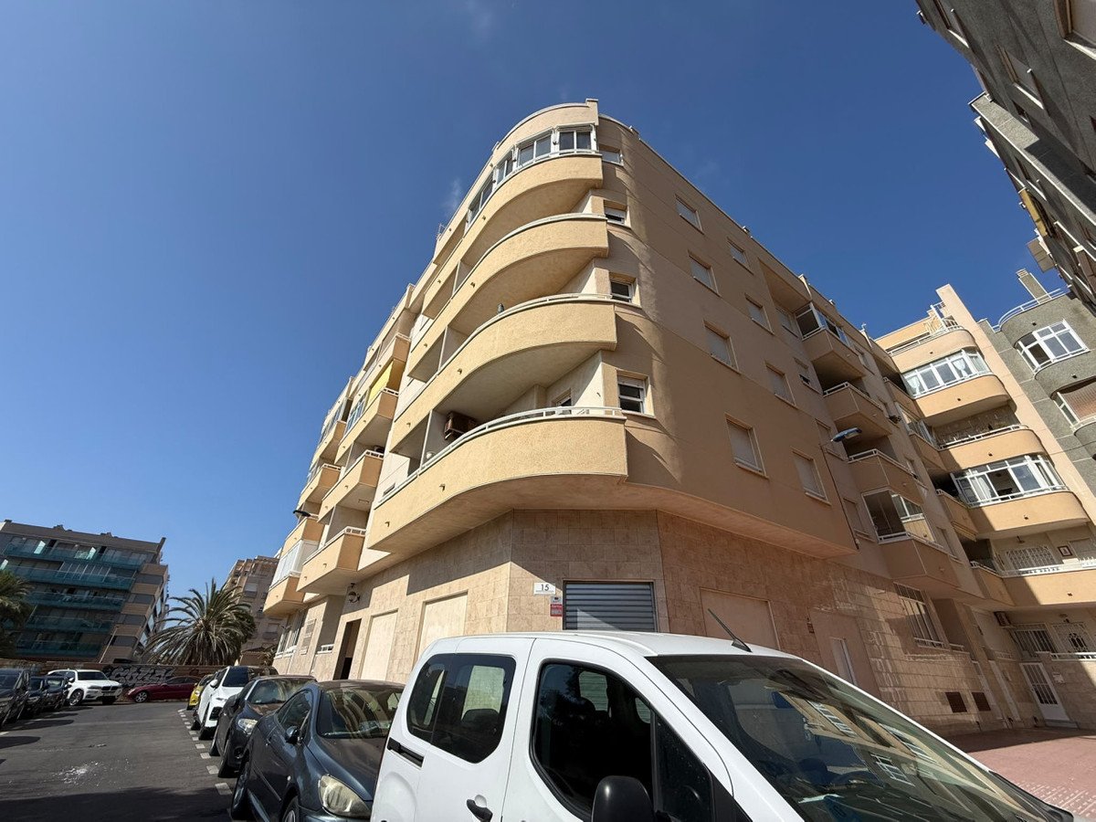 2 Bed Ground Floor Apartment in Playa de los Locos