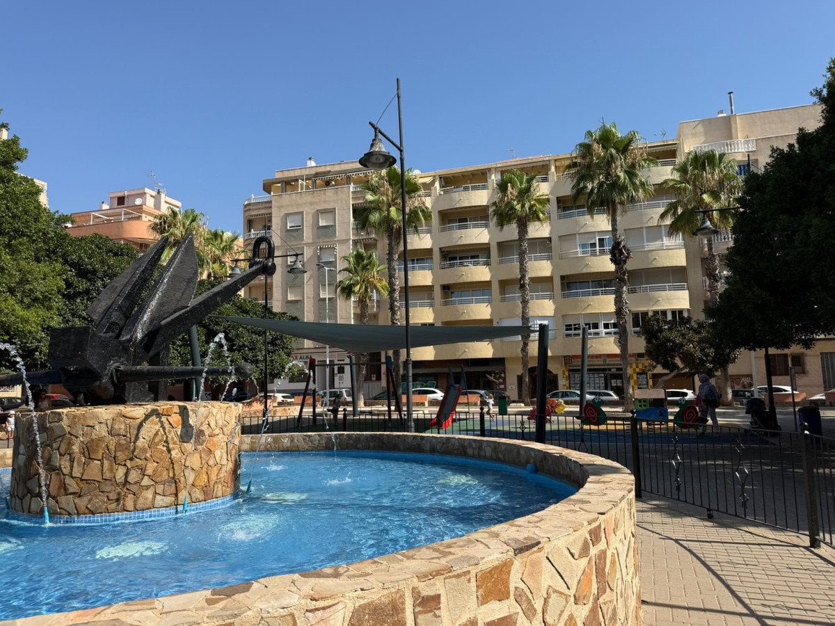 2 Bed Ground Floor Apartment in Playa de los Locos