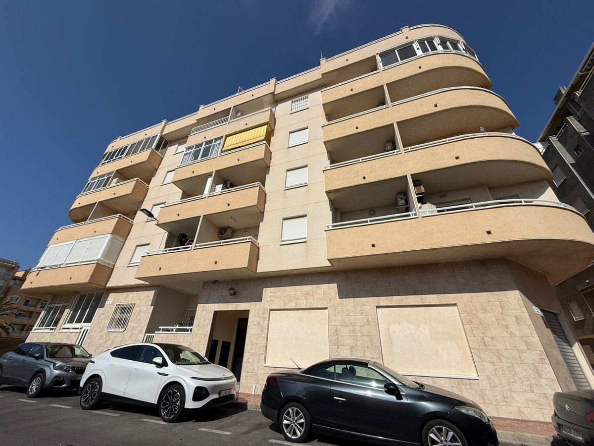 2 Bed Ground Floor Apartment in Playa de los Locos