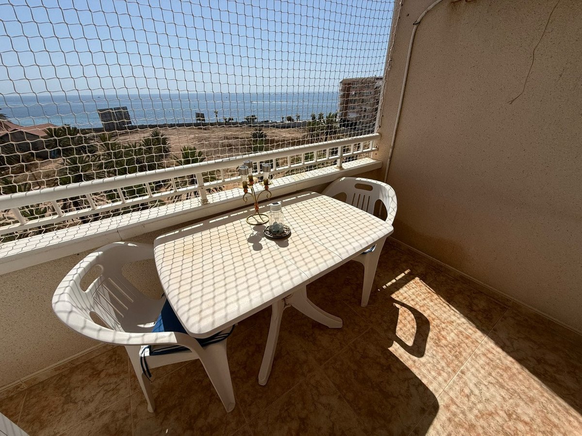 2 Bed Ground Floor Apartment in Playa de los Locos