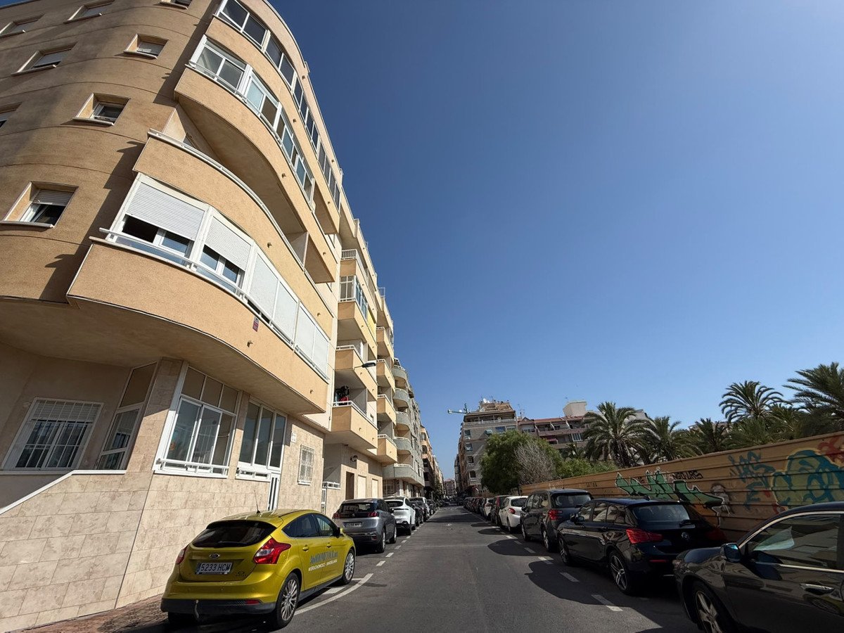 2 Bed Ground Floor Apartment in Playa de los Locos