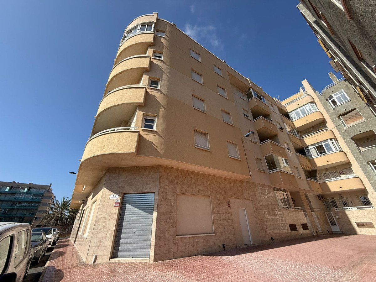 2 Bed Ground Floor Apartment in Playa de los Locos
