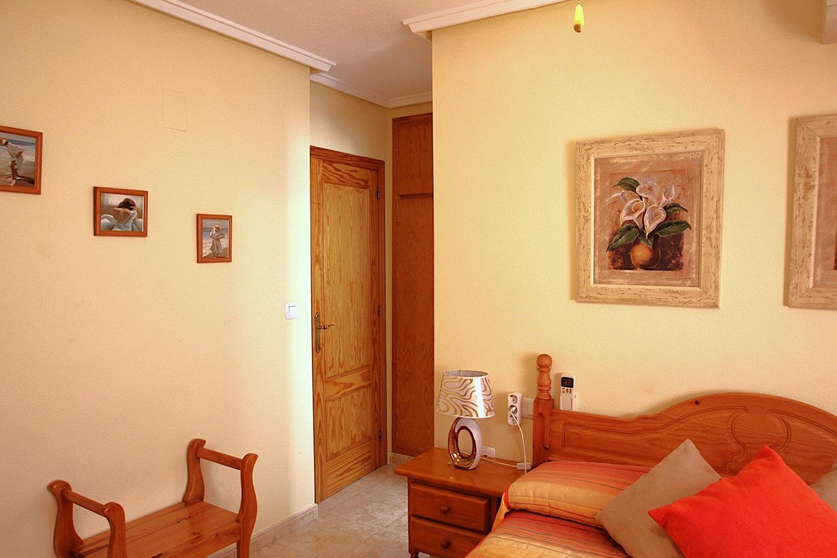 3 Bed Middle Floor Apartment in Torrevieja