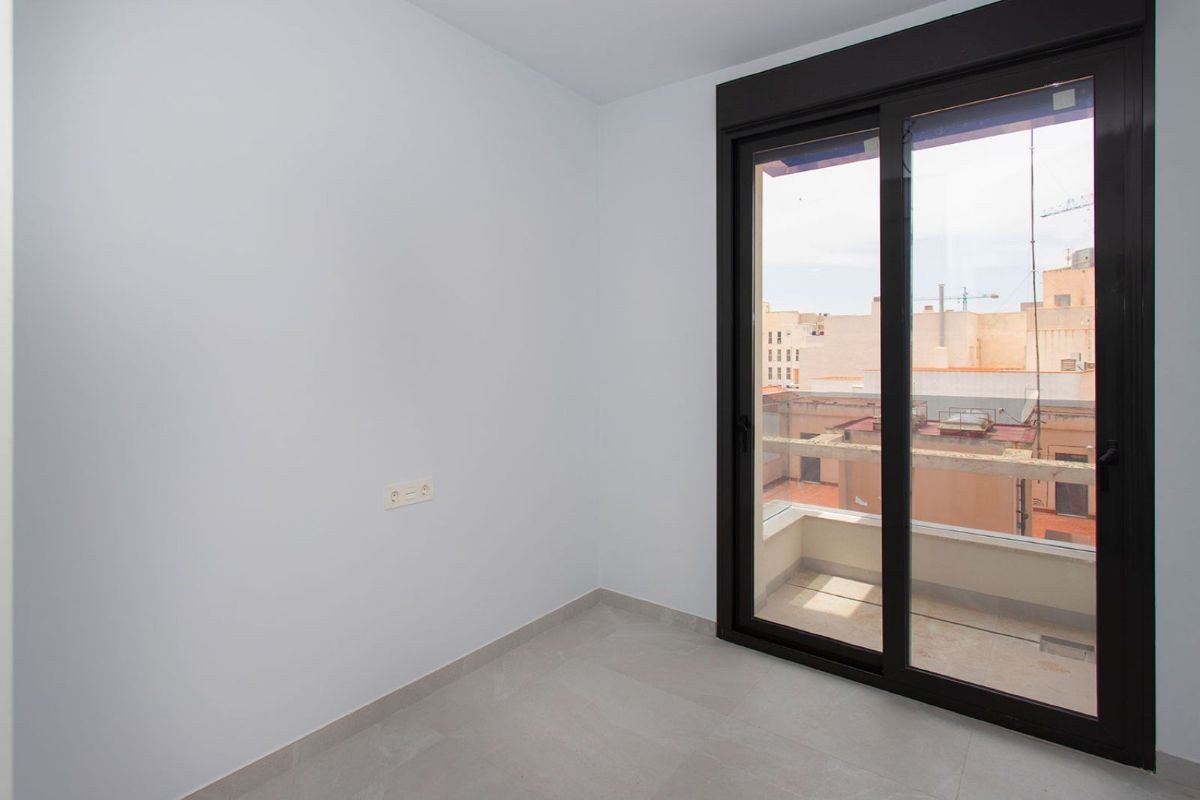 2 Bed Middle Floor Apartment in Torrevieja