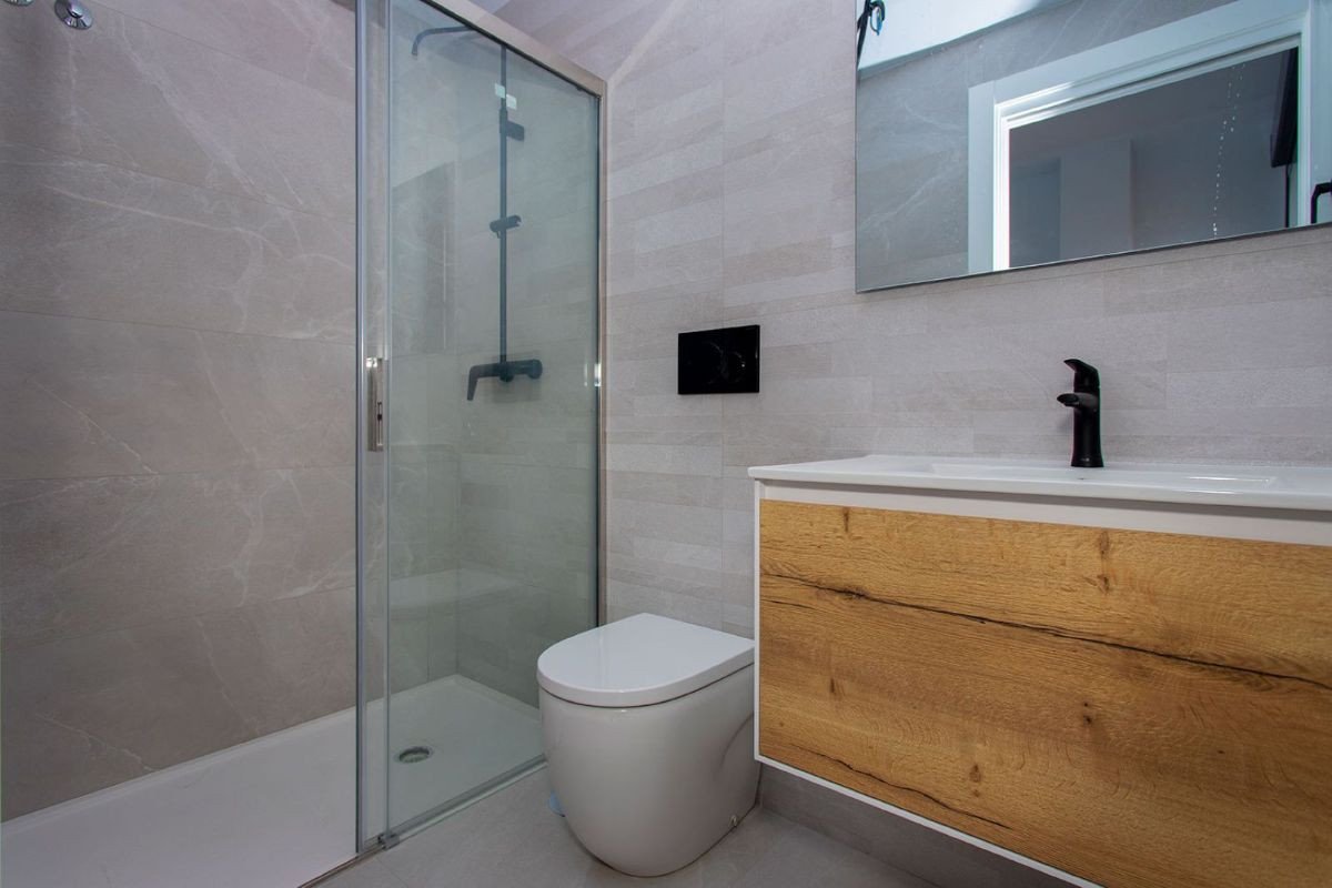 2 Bed Middle Floor Apartment in Torrevieja