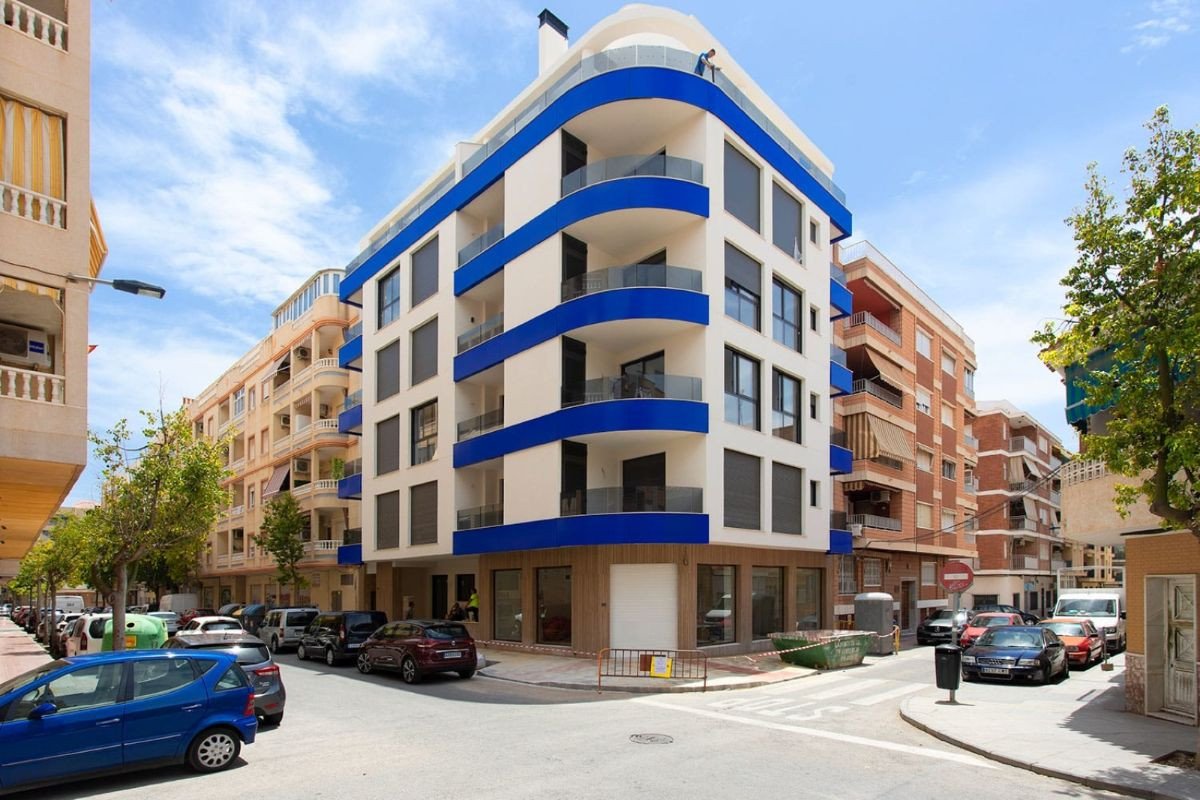 2 Bed Middle Floor Apartment in Torrevieja
