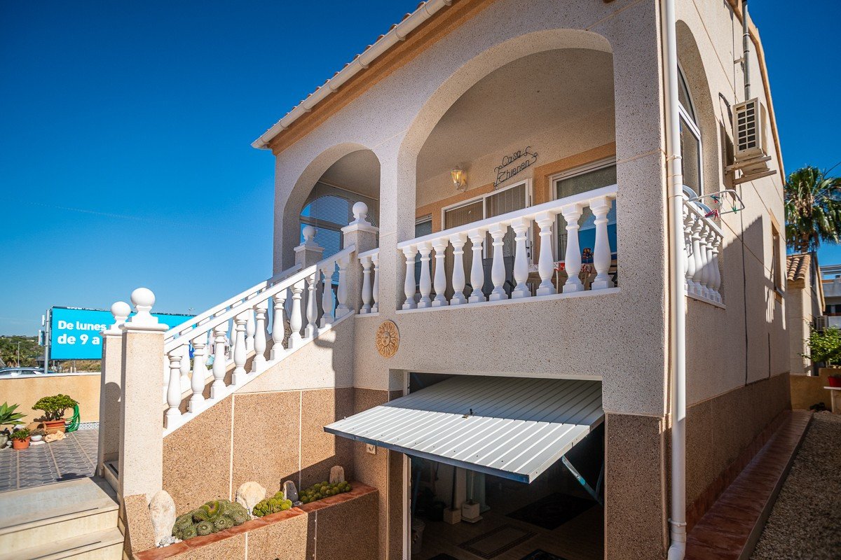 2 Bed Detached Villa in Los Altos