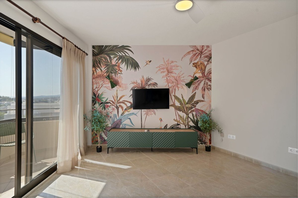 1 Bed Middle Floor Apartment in Estepona