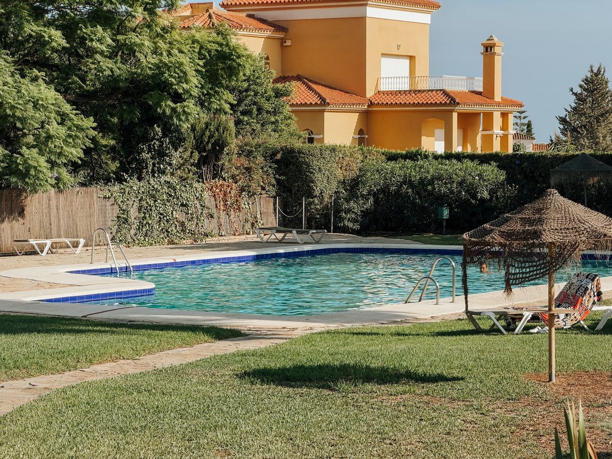 1 Bed Middle Floor Apartment in Estepona