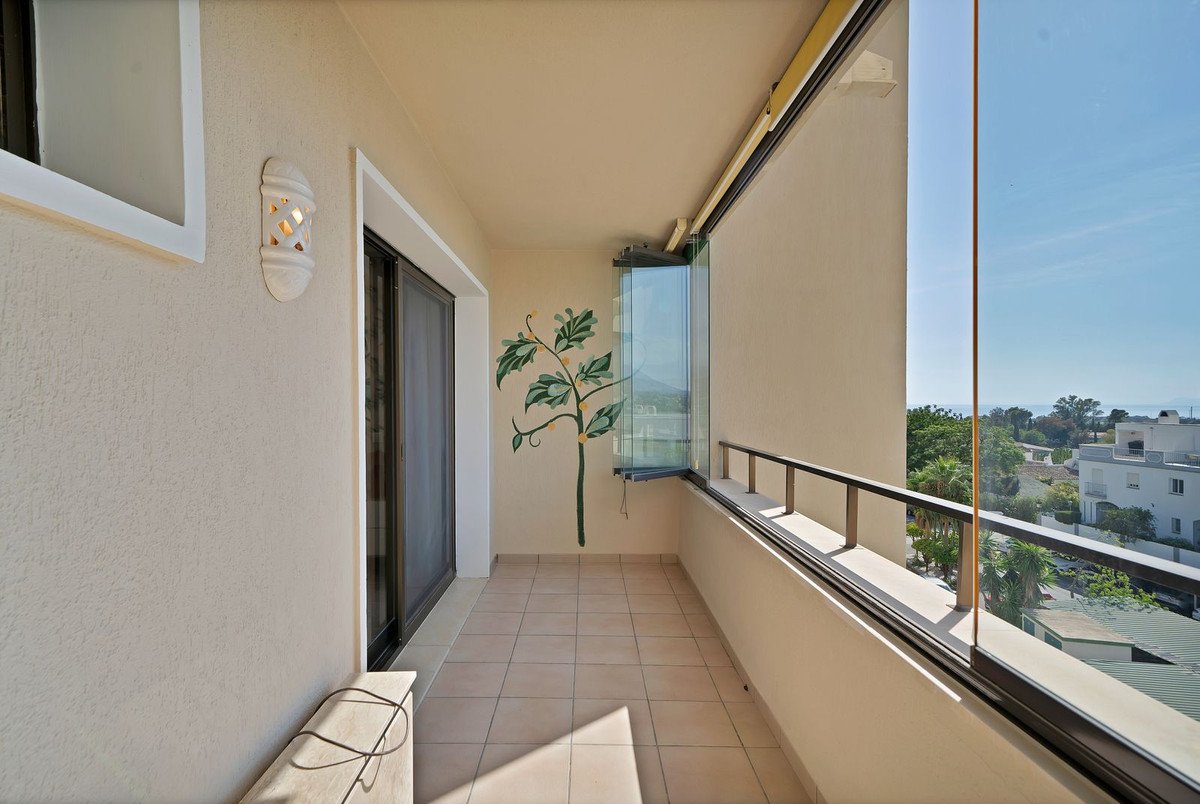 1 Bed Middle Floor Apartment in Estepona