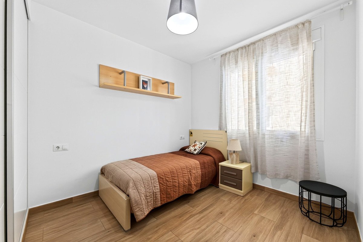 3 Bed Middle Floor Apartment in Centro Histórico