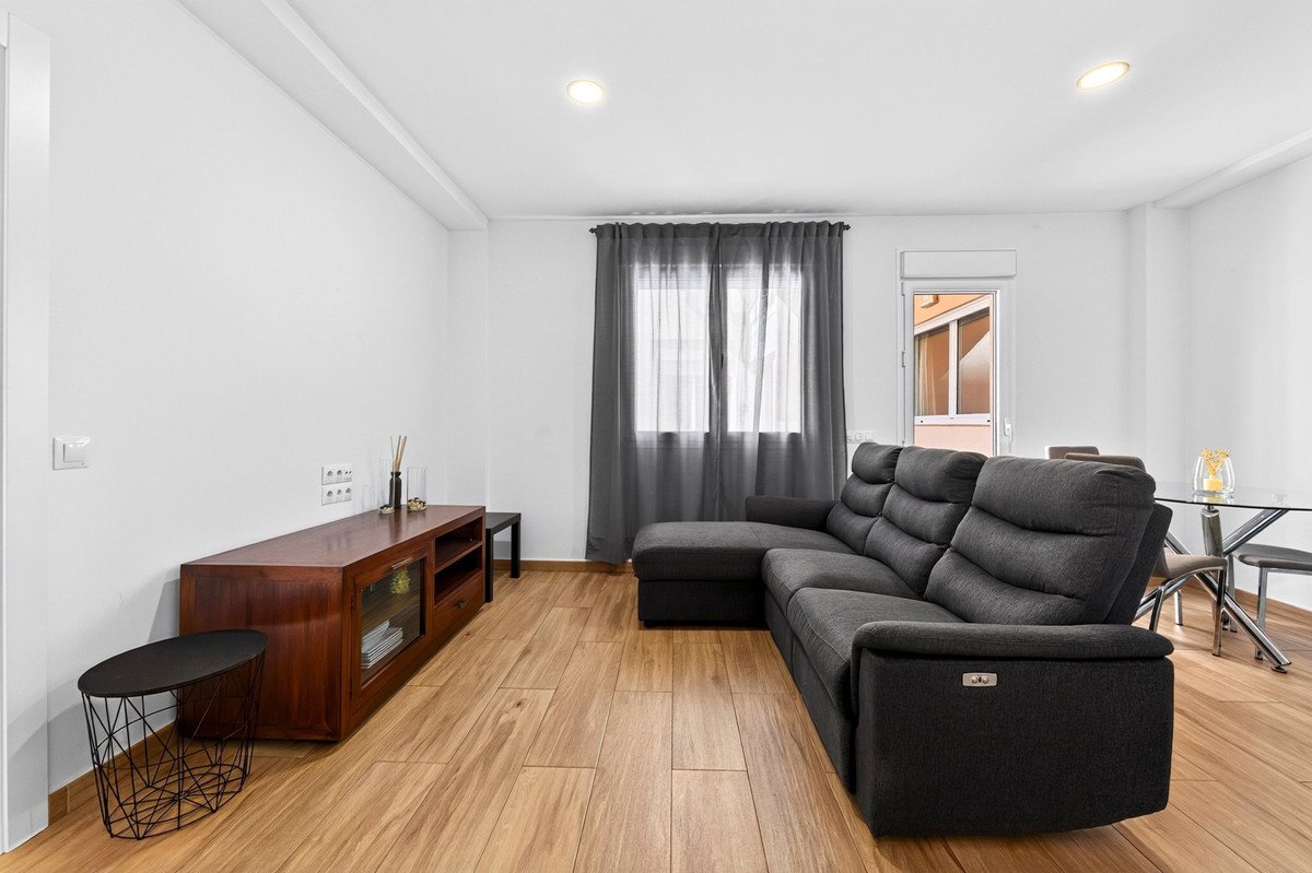 3 Bed Middle Floor Apartment in Centro Histórico