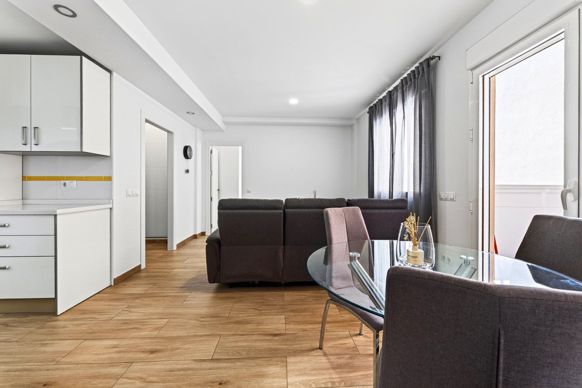 3 Bed Middle Floor Apartment in Centro Histórico