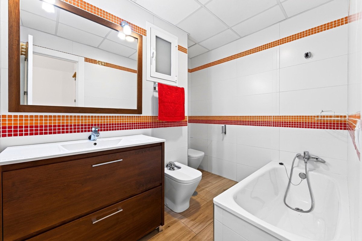 3 Bed Middle Floor Apartment in Centro Histórico