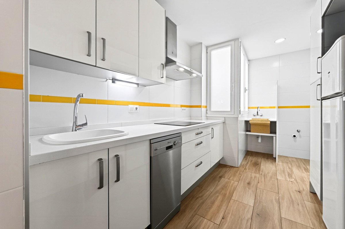3 Bed Middle Floor Apartment in Centro Histórico