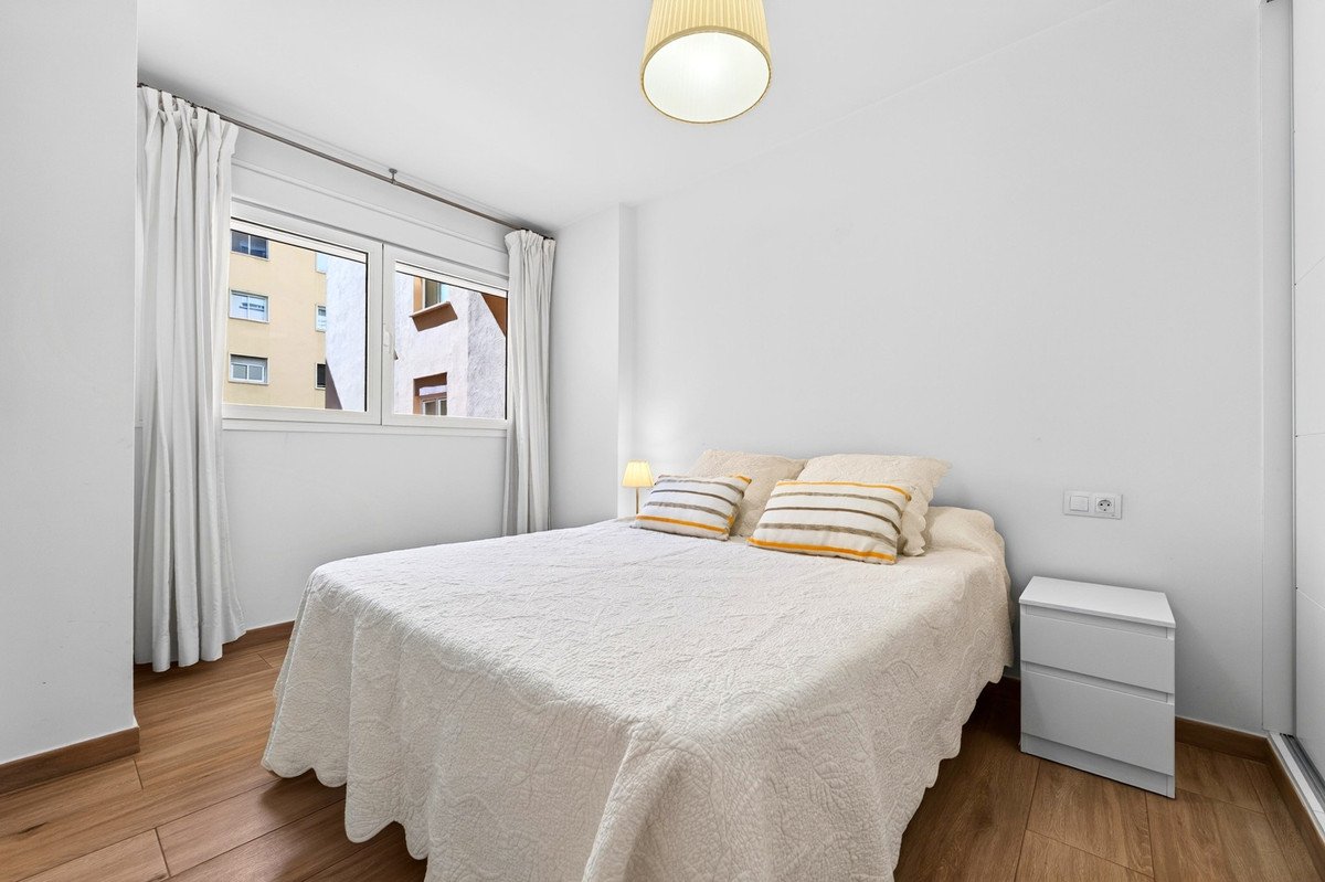 3 Bed Middle Floor Apartment in Centro Histórico