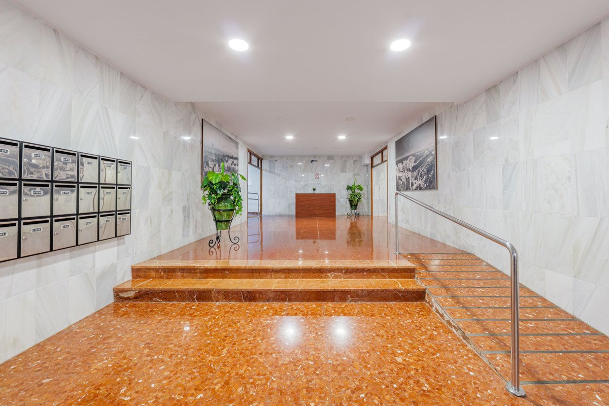 3 Bed Middle Floor Apartment in Centro Histórico