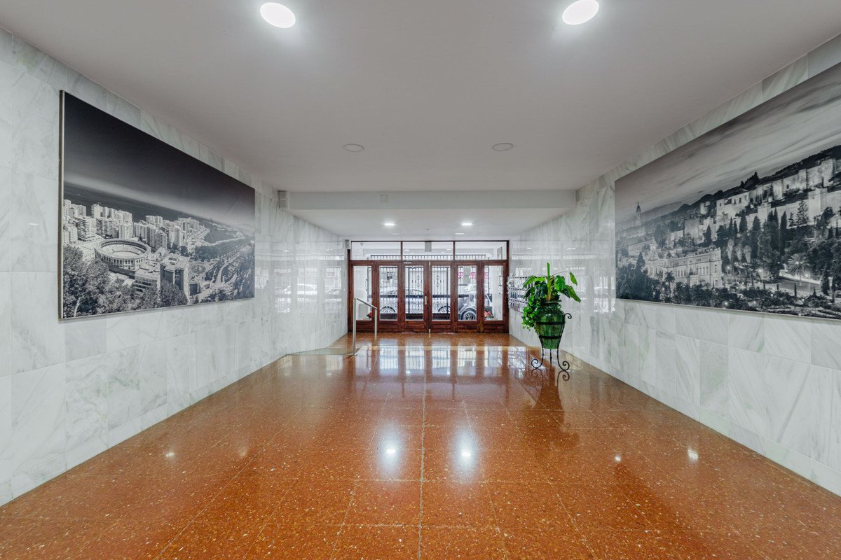 3 Bed Middle Floor Apartment in Centro Histórico
