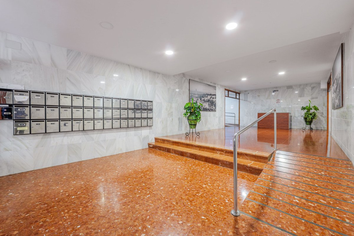 3 Bed Middle Floor Apartment in Centro Histórico