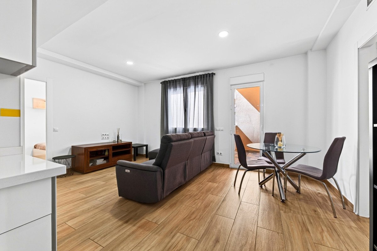 3 Bed Middle Floor Apartment in Centro Histórico