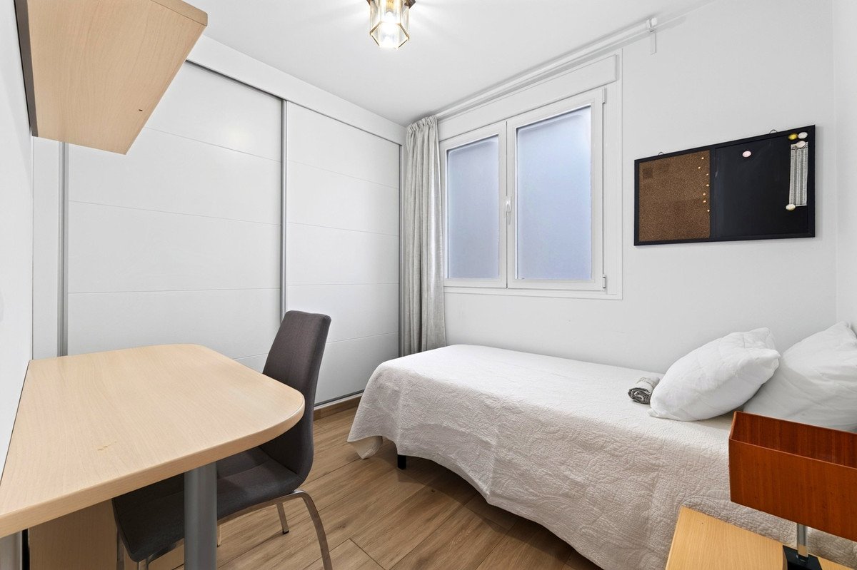 3 Bed Middle Floor Apartment in Centro Histórico