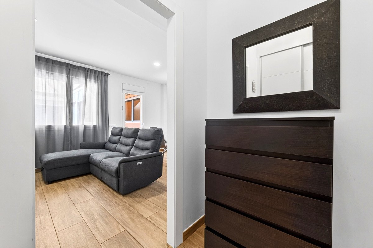 3 Bed Middle Floor Apartment in Centro Histórico