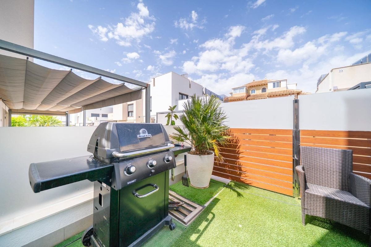 5 Bed Detached Villa in Torrevieja