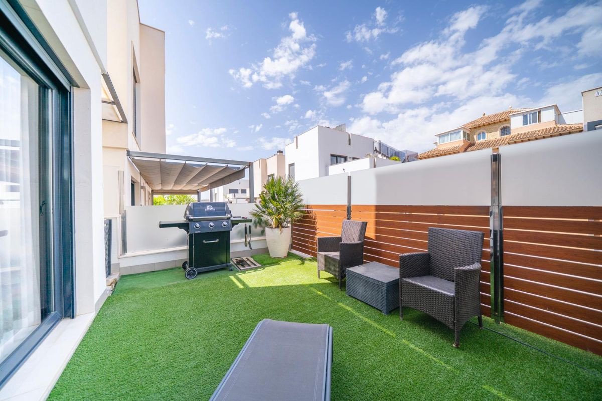 5 Bed Detached Villa in Torrevieja
