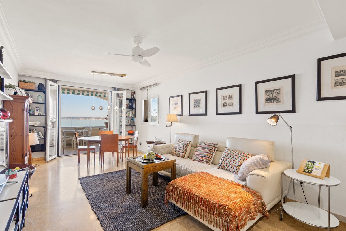 3 Bed Middle Floor Apartment in Estepona
