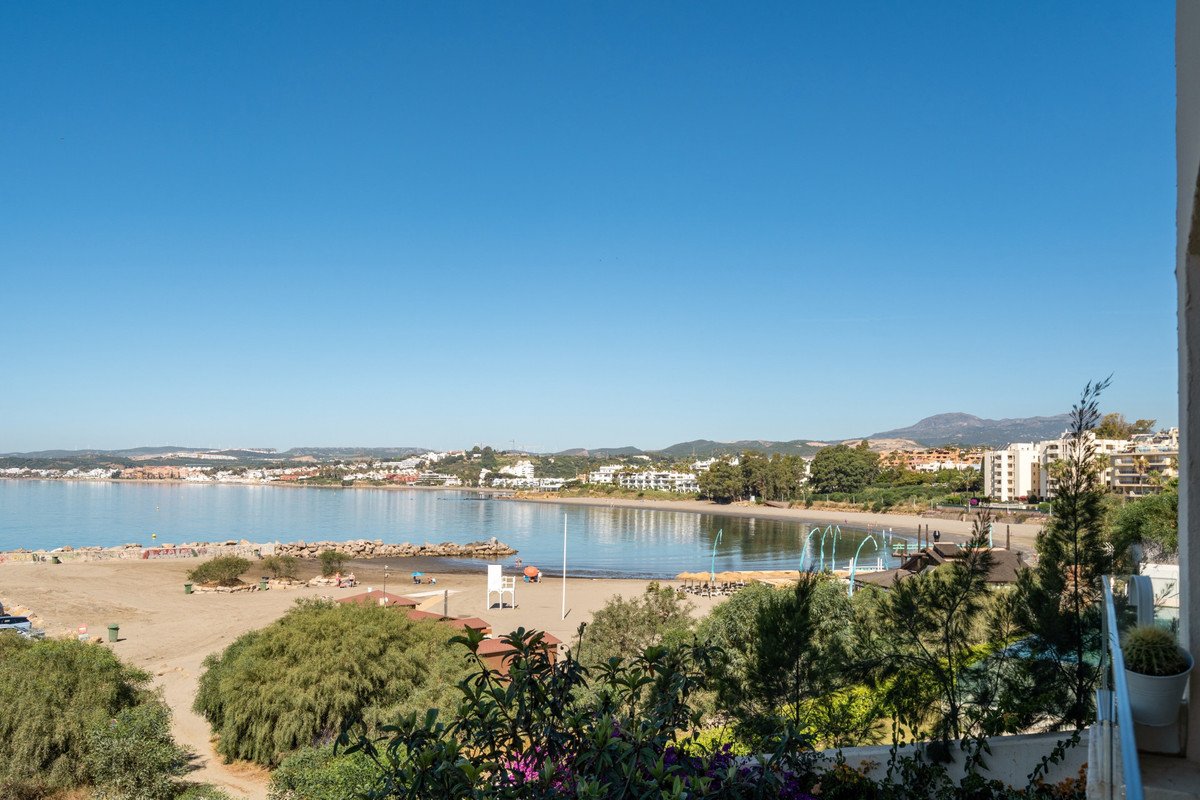 3 Bed Middle Floor Apartment in Estepona