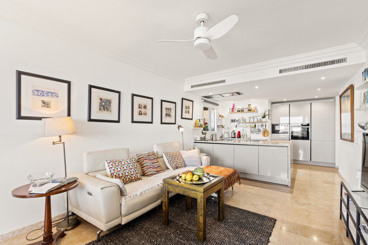 3 Bed Middle Floor Apartment in Estepona