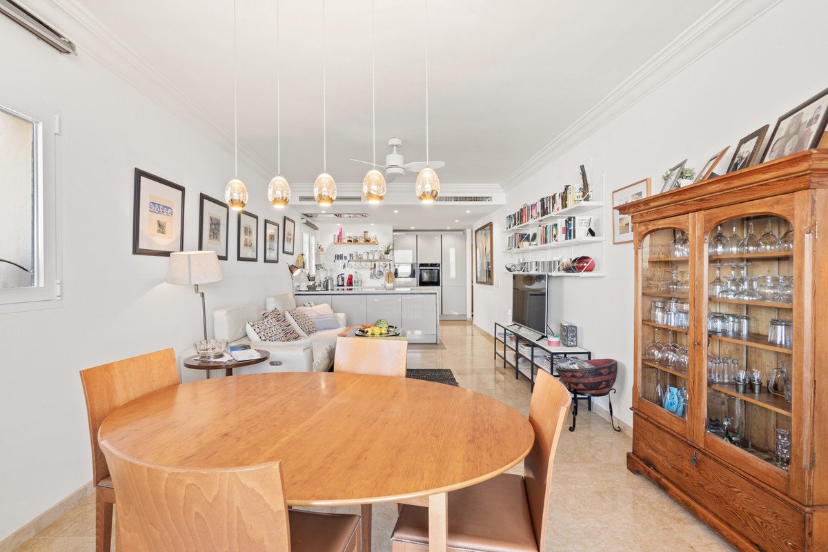 3 Bed Middle Floor Apartment in Estepona