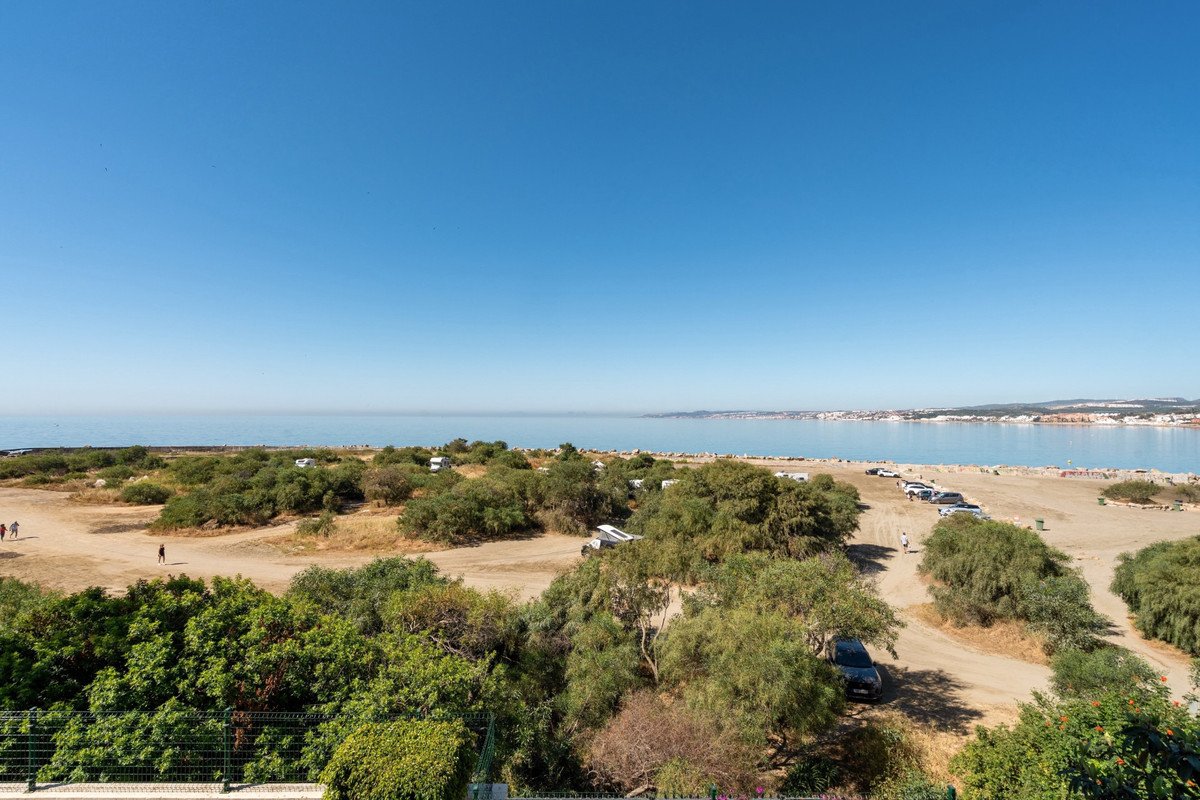 3 Bed Middle Floor Apartment in Estepona