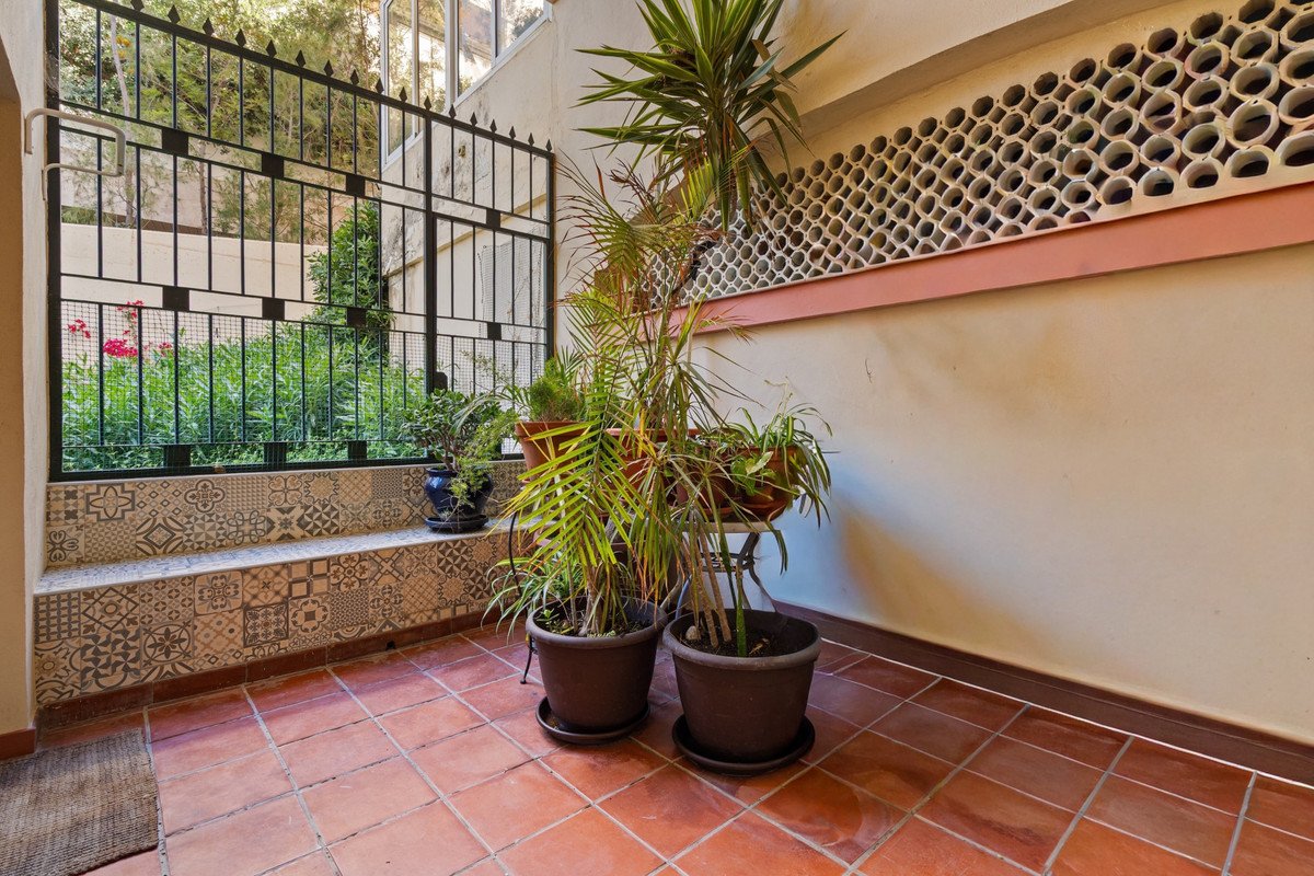 3 Bed Middle Floor Apartment in Estepona